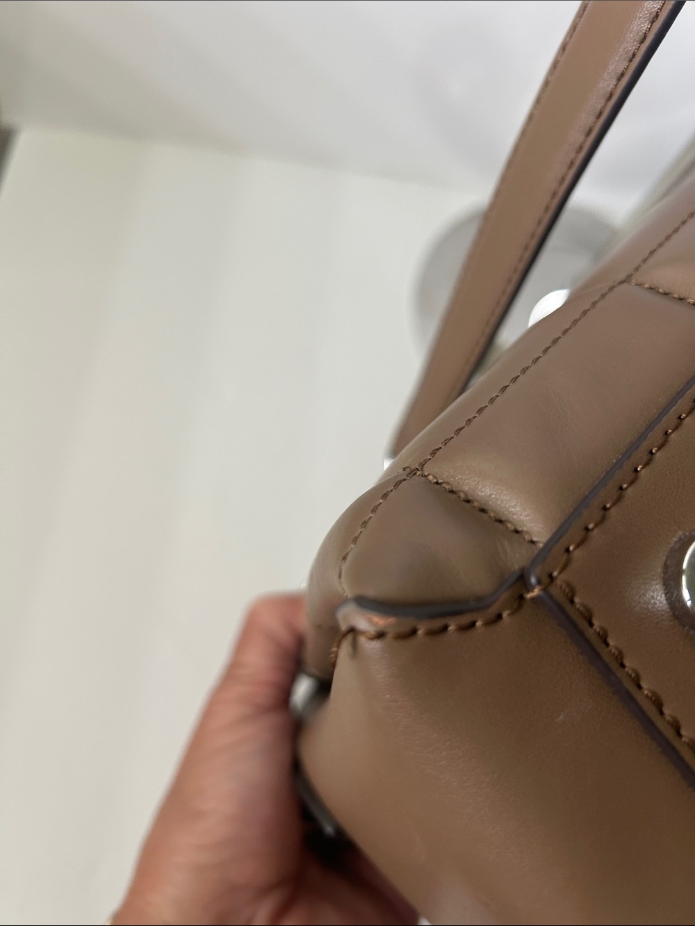 Michael Kors Susan Medium Quilted Leather Tote/Crossbody in the color Driftwood. - Picture 8 of 16